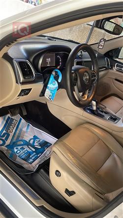 جیپ گراند شیرۆکی